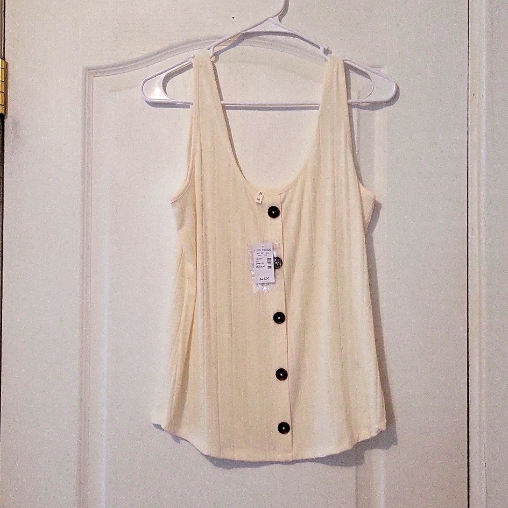 NWT Maurices Medium Tank